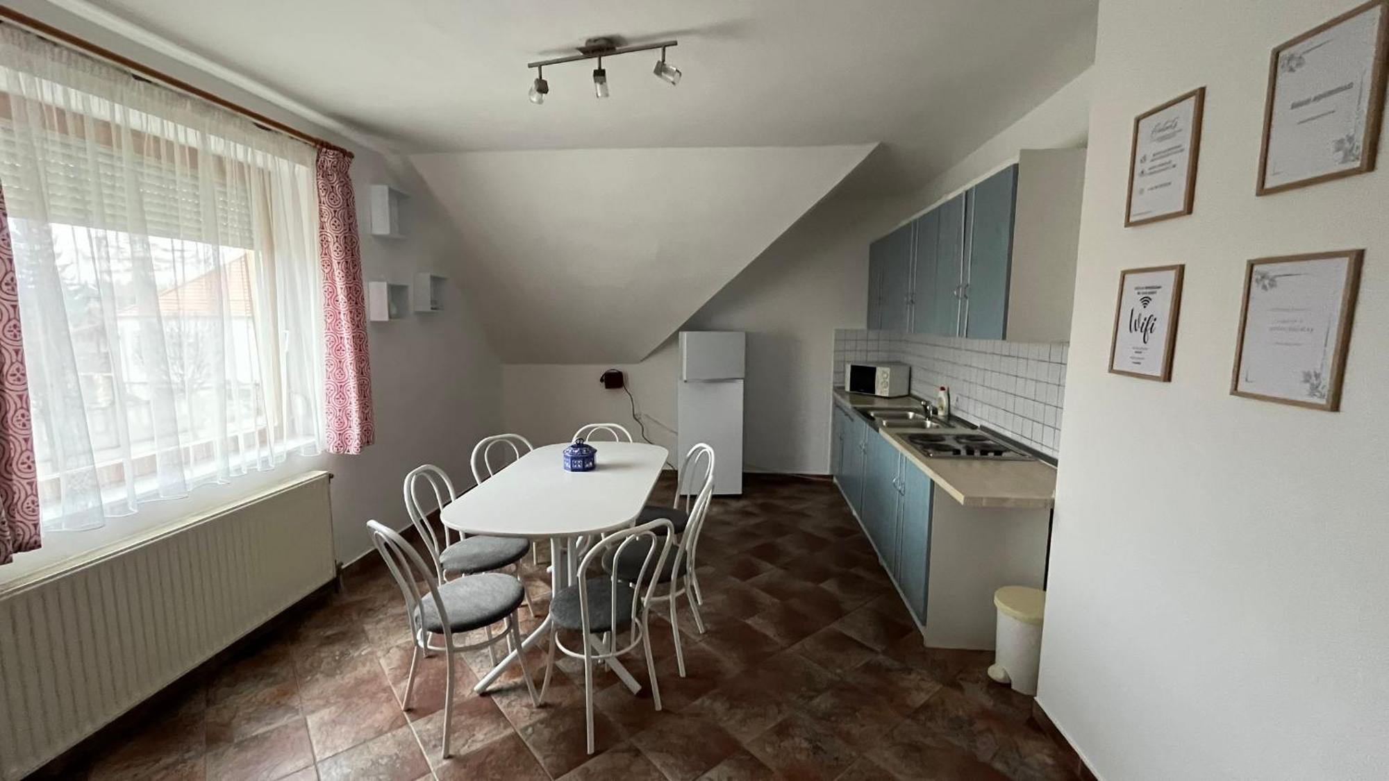 Boezsi Apartman Шарвар Экстерьер фото