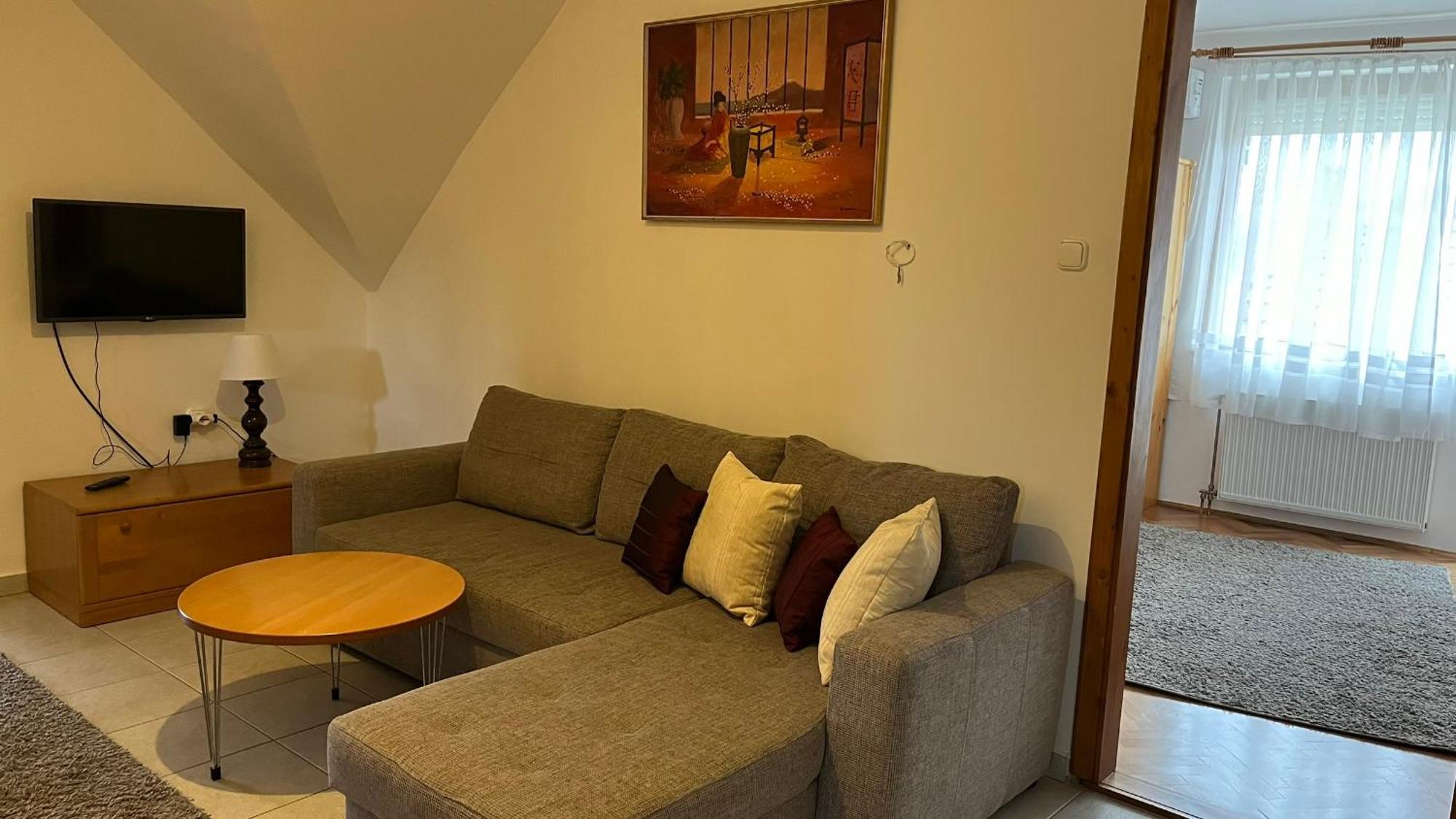 Boezsi Apartman Шарвар Экстерьер фото